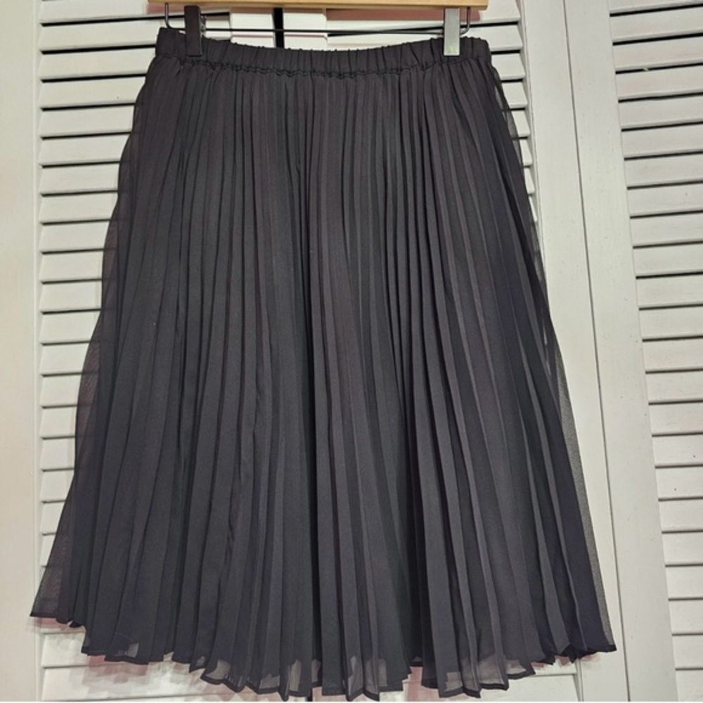 Elle - Pleated Skirt